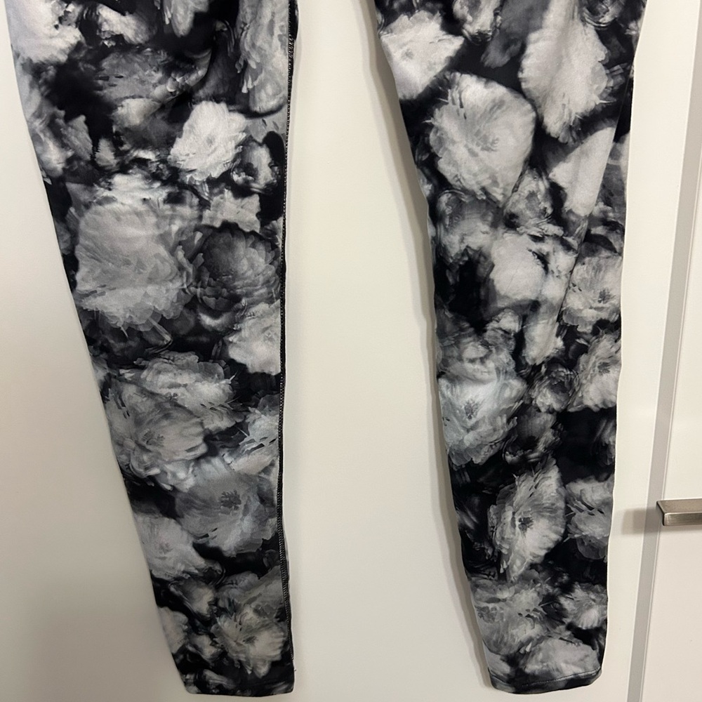 Athleta Floral Crush Chaturanga 7/8 Leggings - Picture 10 of 12